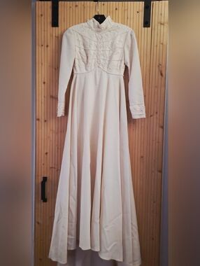 Bianchi Boutique VINTAGE 1970's Cream Long Sleeve Wedding Beaded Dress XXS/00